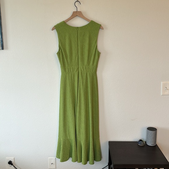 Maggy London V-Neck Empire Flare Midi Dress - Picture 10 of 11